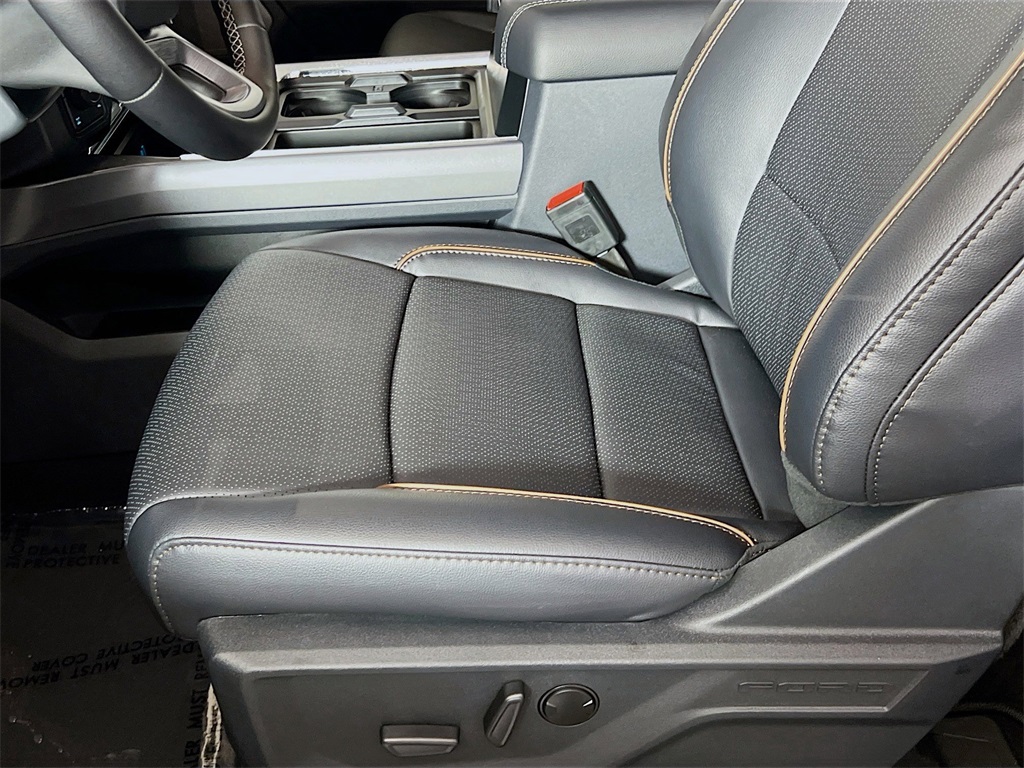 2025 Ford F-250 Lariat photo 23