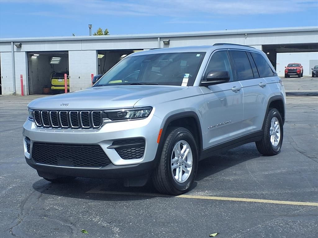 Used 2023 Jeep Grand Cherokee Laredo with VIN 1C4RJHAG7PC641007 for sale in Kansas City