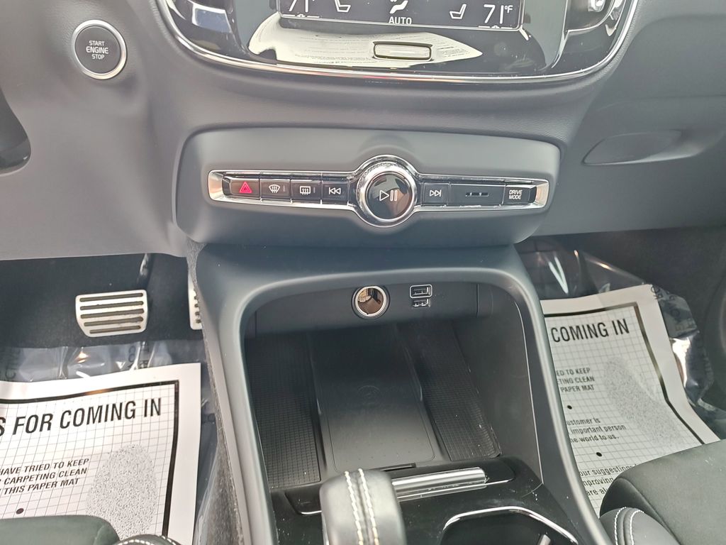 2021 Volvo XC40 T5 R-Design photo 19