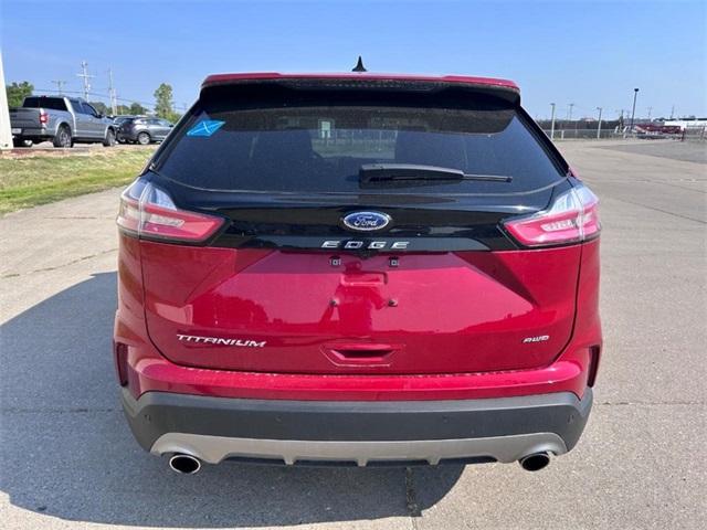 2024 Ford Edge Titanium photo 4