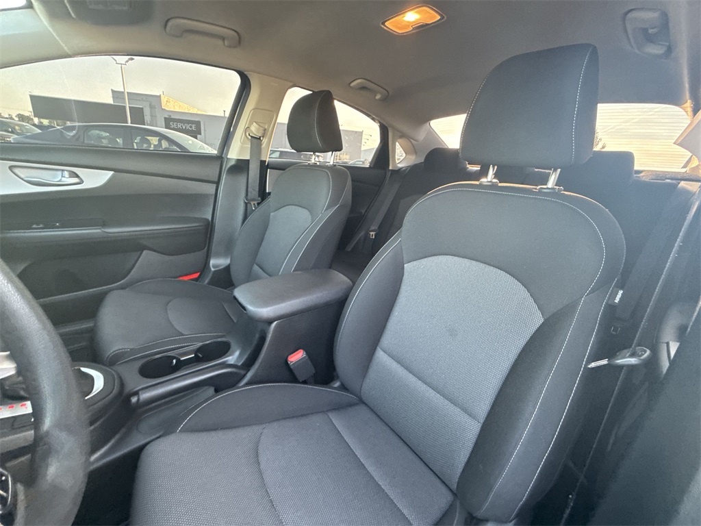 2023 Kia Forte LXS photo 13