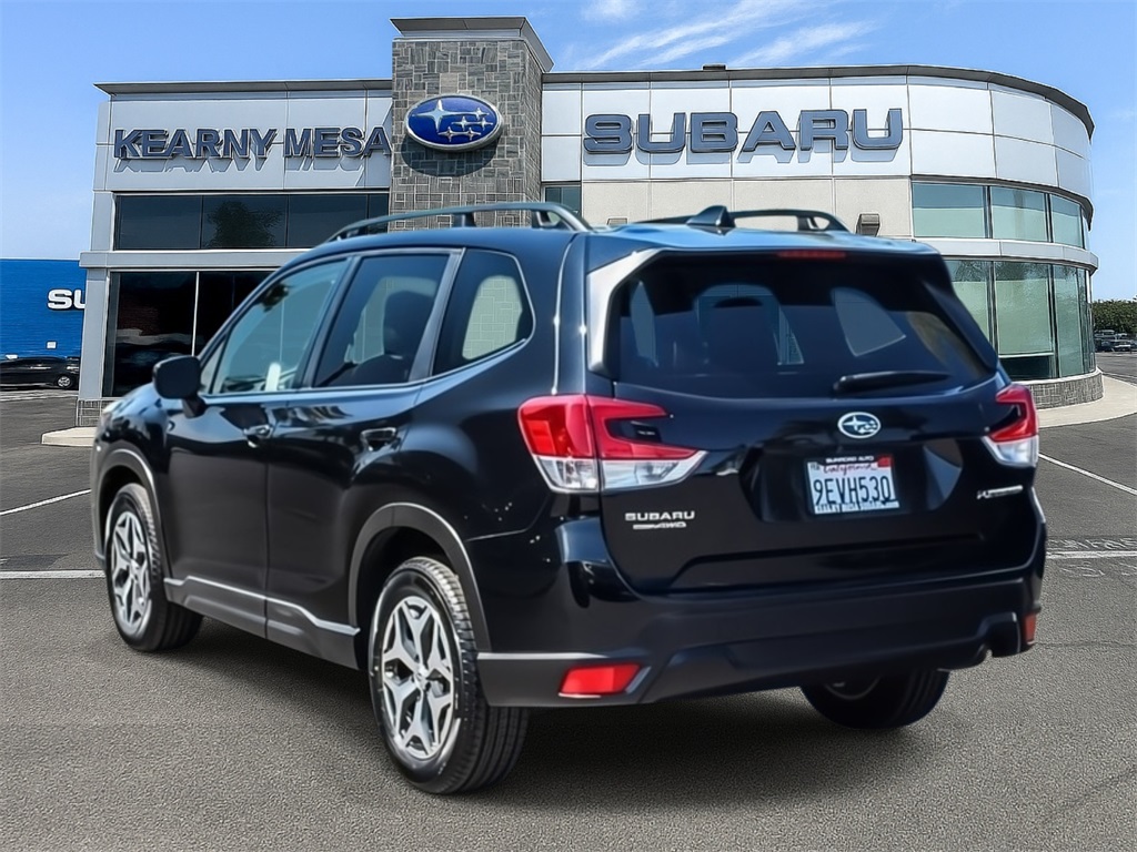 2023 Subaru Forester Premium photo 4