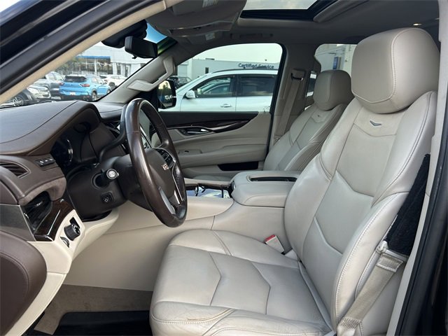 2017 Cadillac Escalade Luxury photo 5