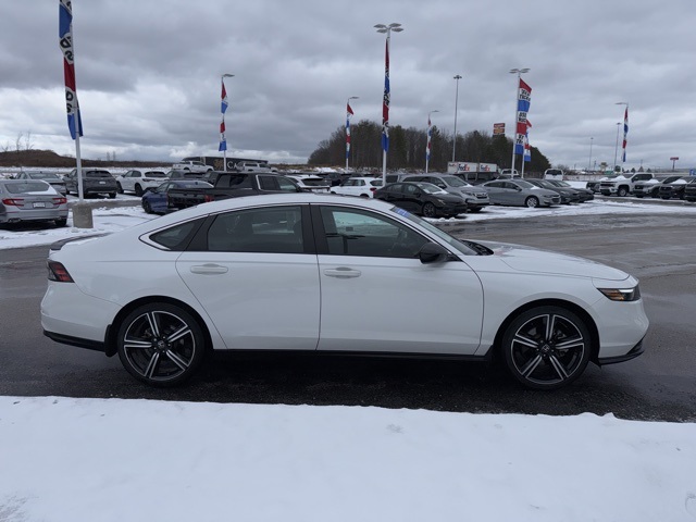 2023 Honda Accord Hybrid Sport photo 2