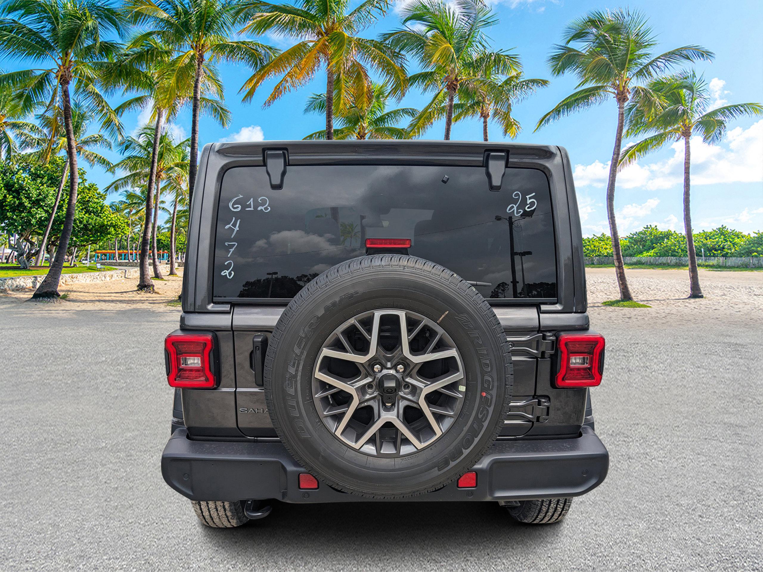 2025 Jeep Wrangler Sahara photo 4
