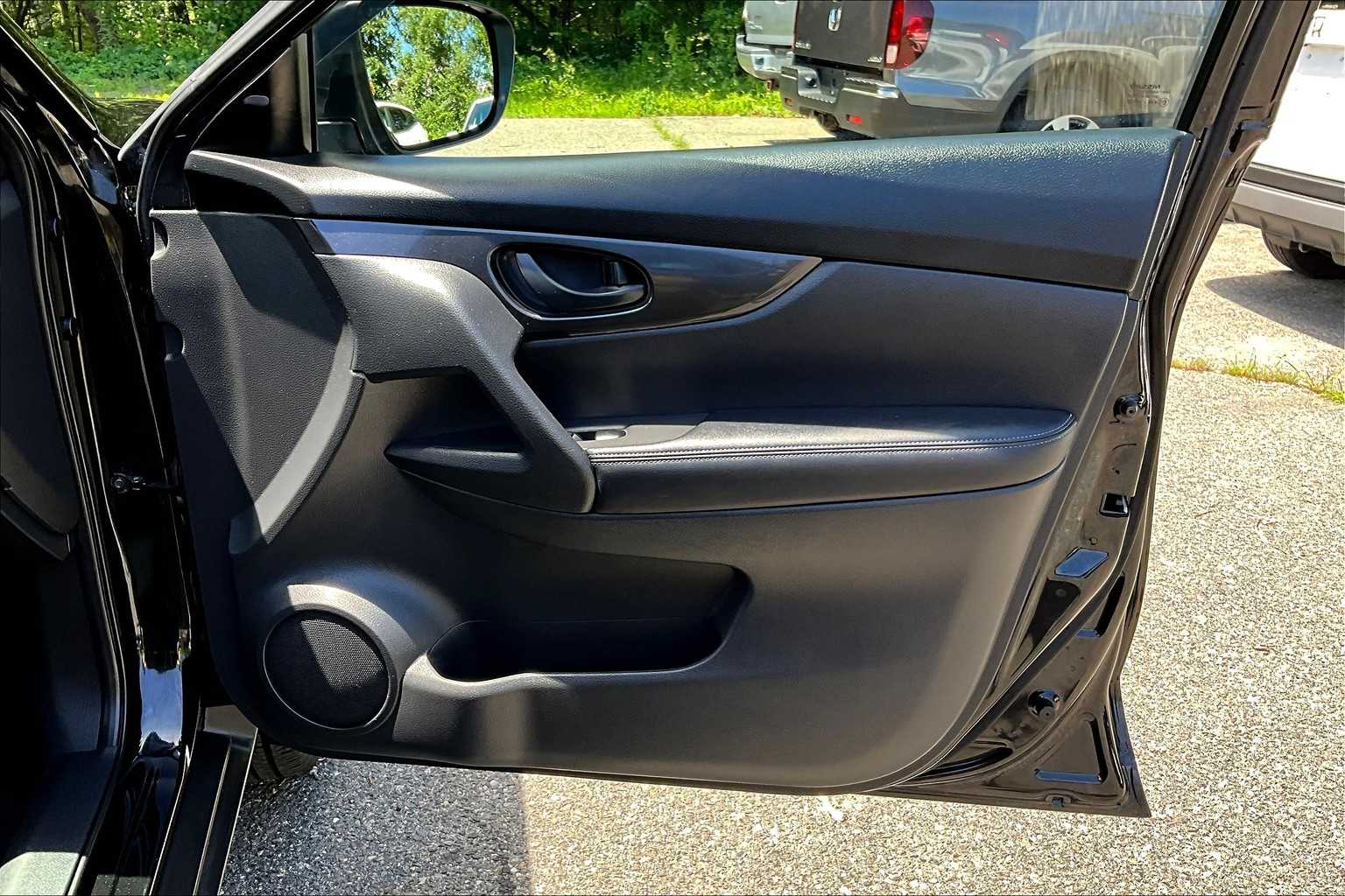 2020 Nissan Rogue S photo 19