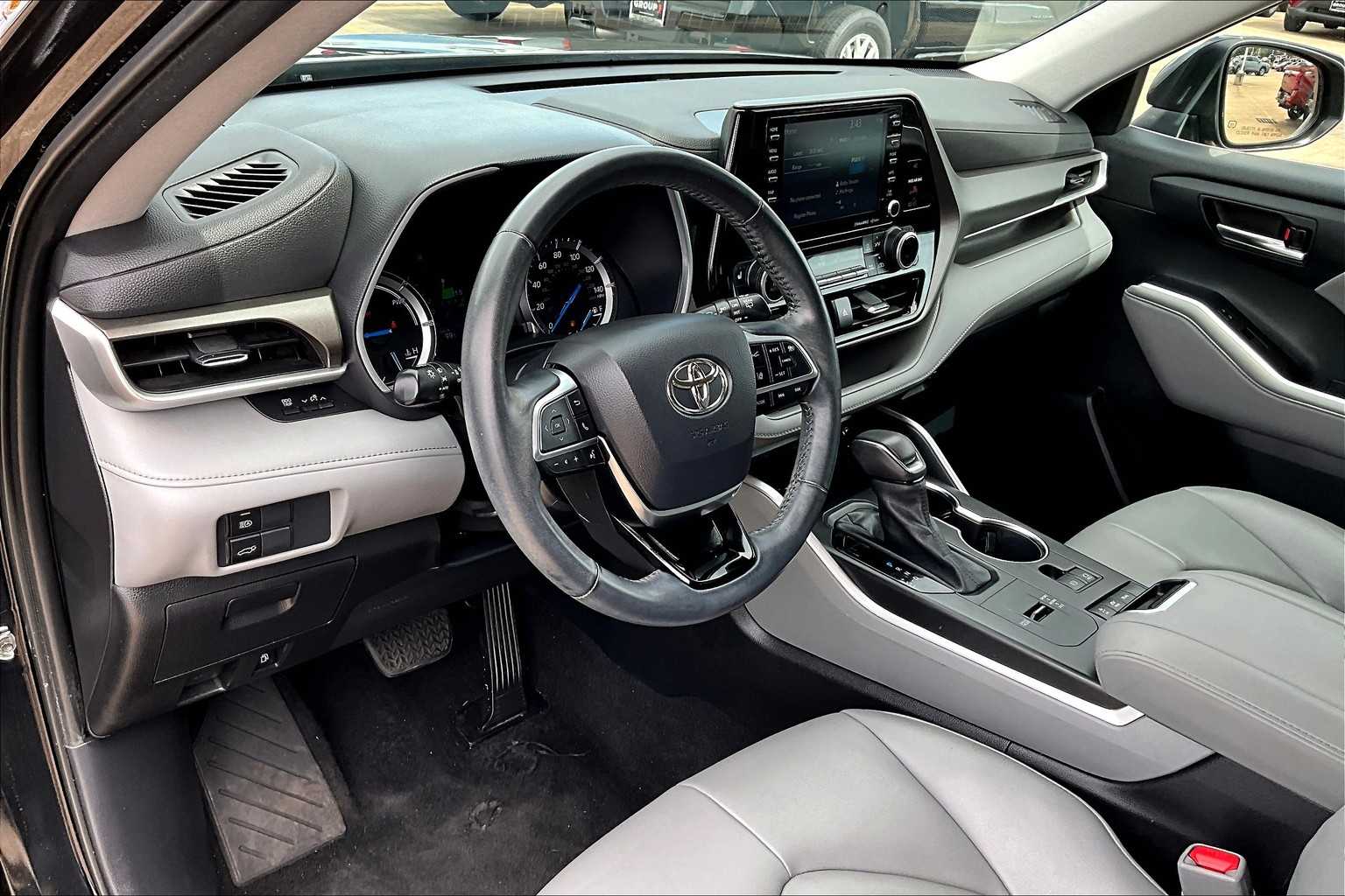 2021 Toyota Highlander Hybrid XLE photo 16