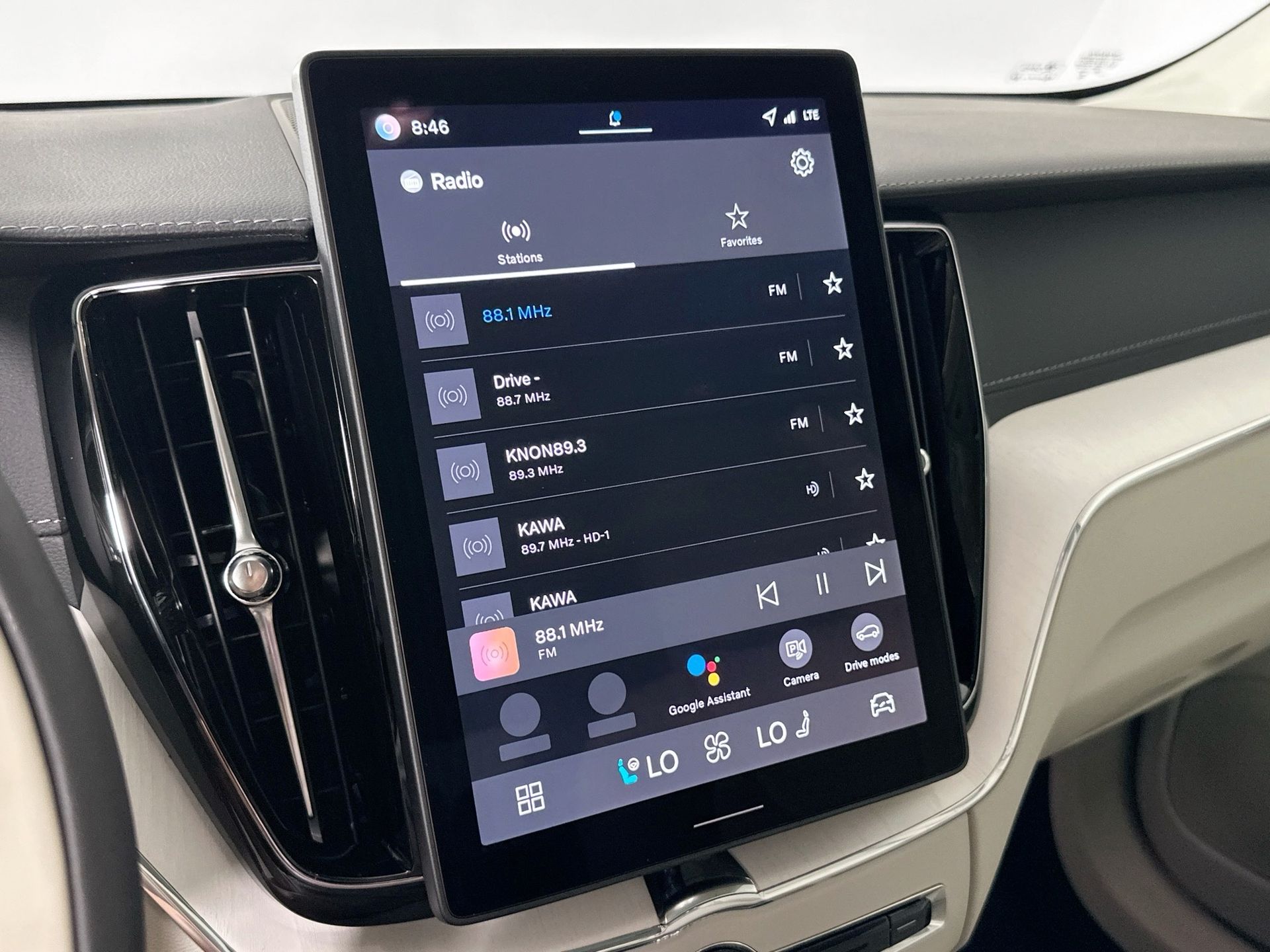 2026 Volvo XC60 B5 photo 13