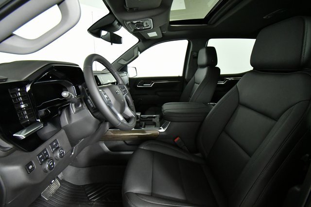 2025 Chevrolet Silverado 1500 LT Trail Boss photo 4