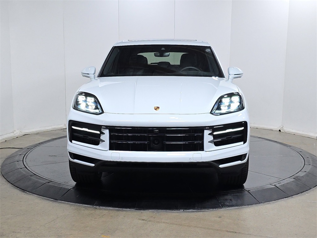 2025 Porsche Cayenne photo 2