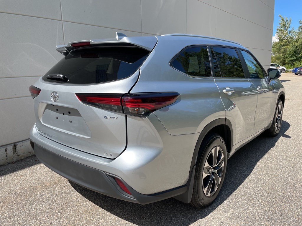 2025 Toyota Highlander Hybrid XLE photo 4
