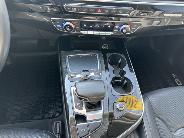 2019 Audi Q7 55 Prestige photo 24
