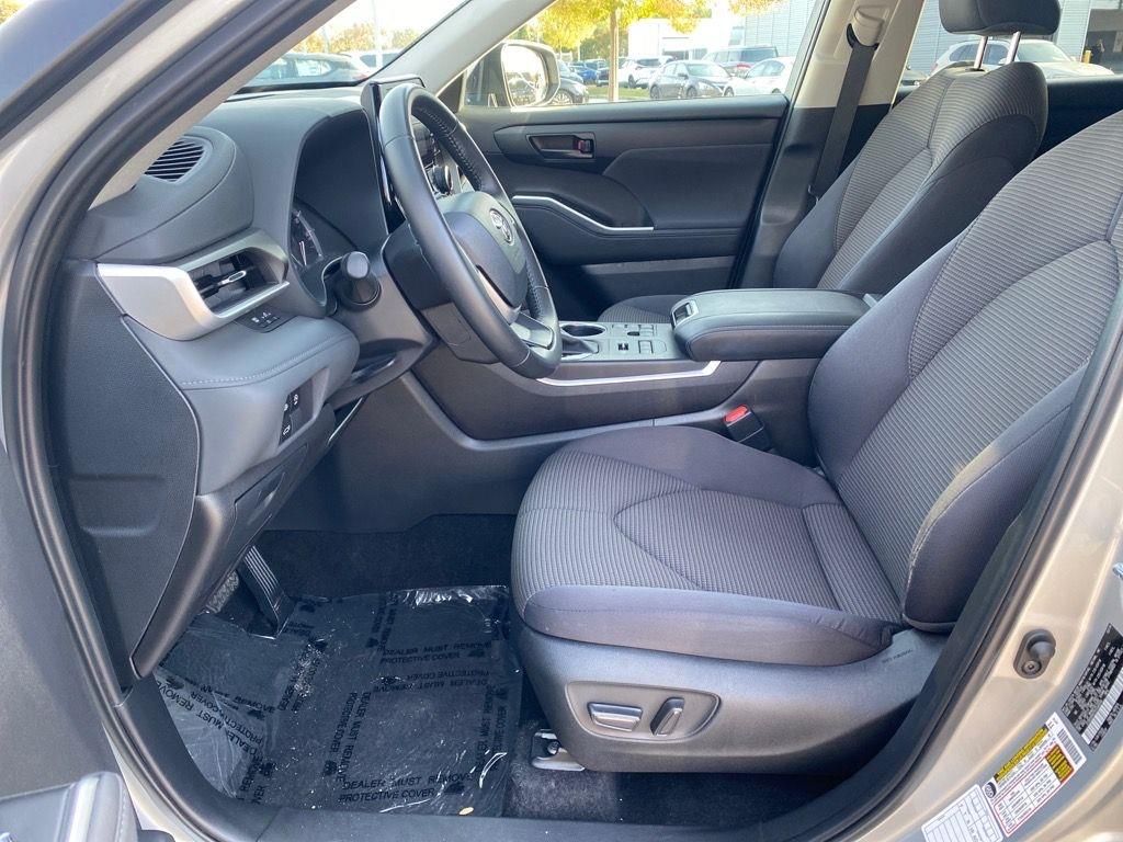 2024 Toyota Highlander XLE photo 20
