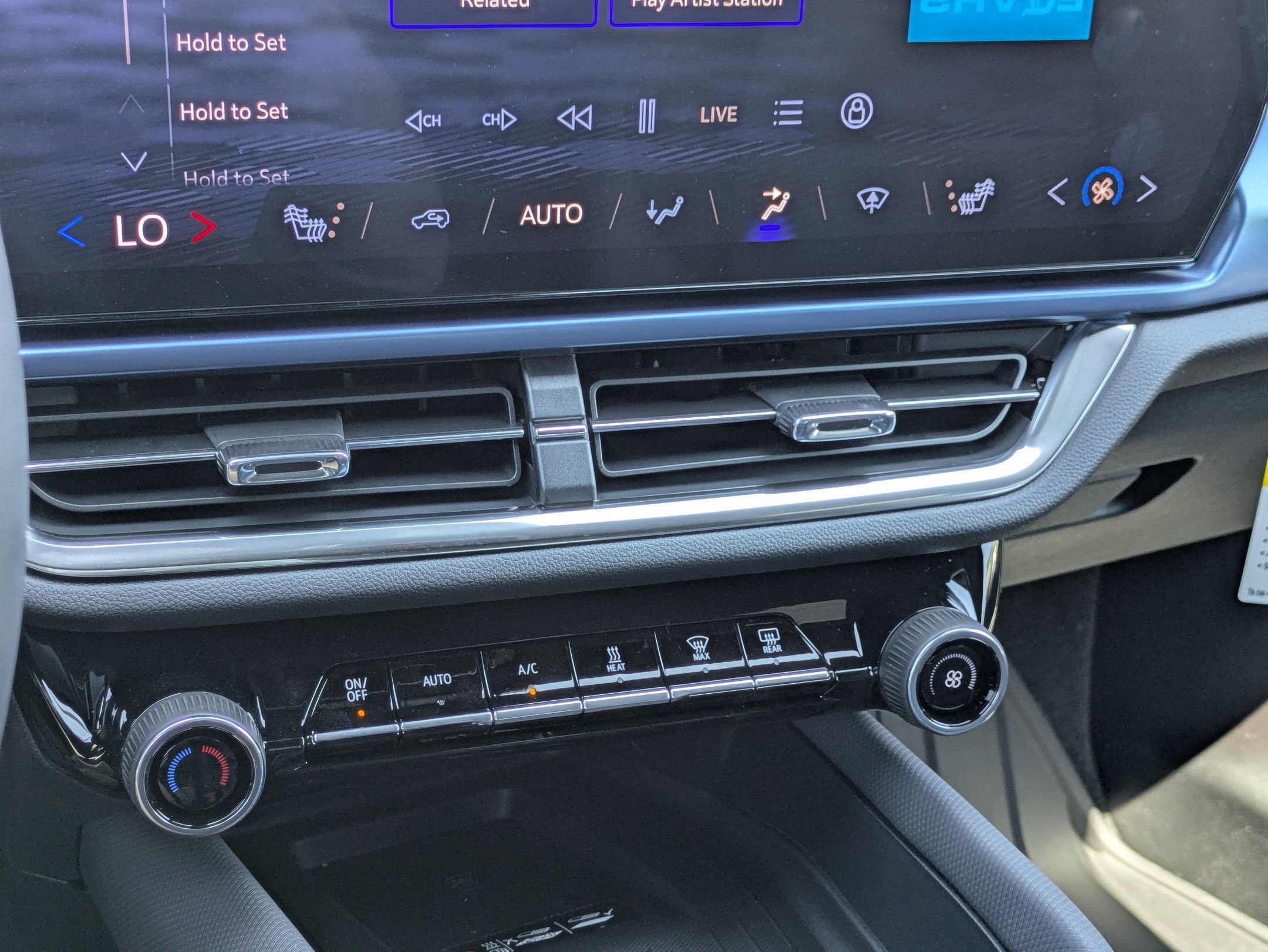 2026 Chevrolet Equinox EV 1LT photo 18