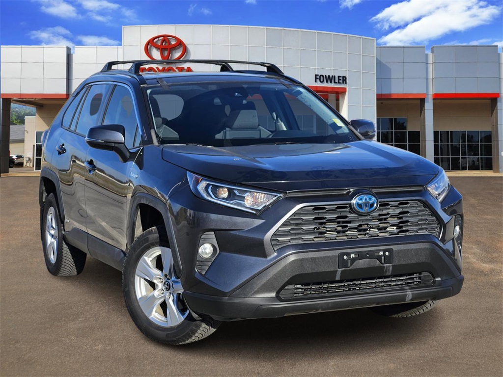 2021 Toyota RAV4 XLE's photo