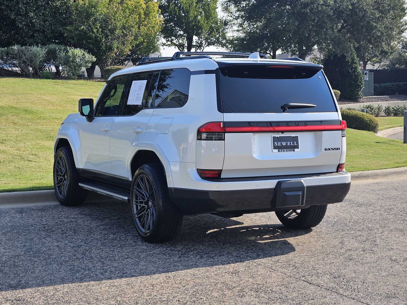 2024 Lexus GX 550 Luxury photo 3