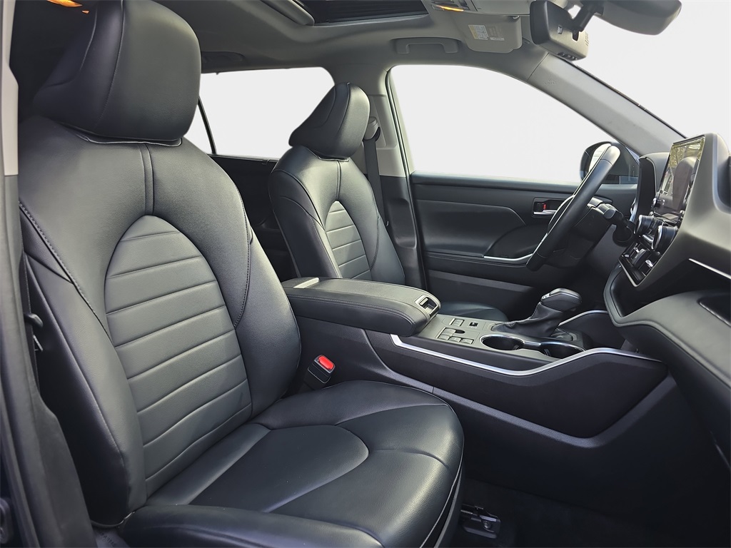 2024 Toyota Highlander XLE photo 9