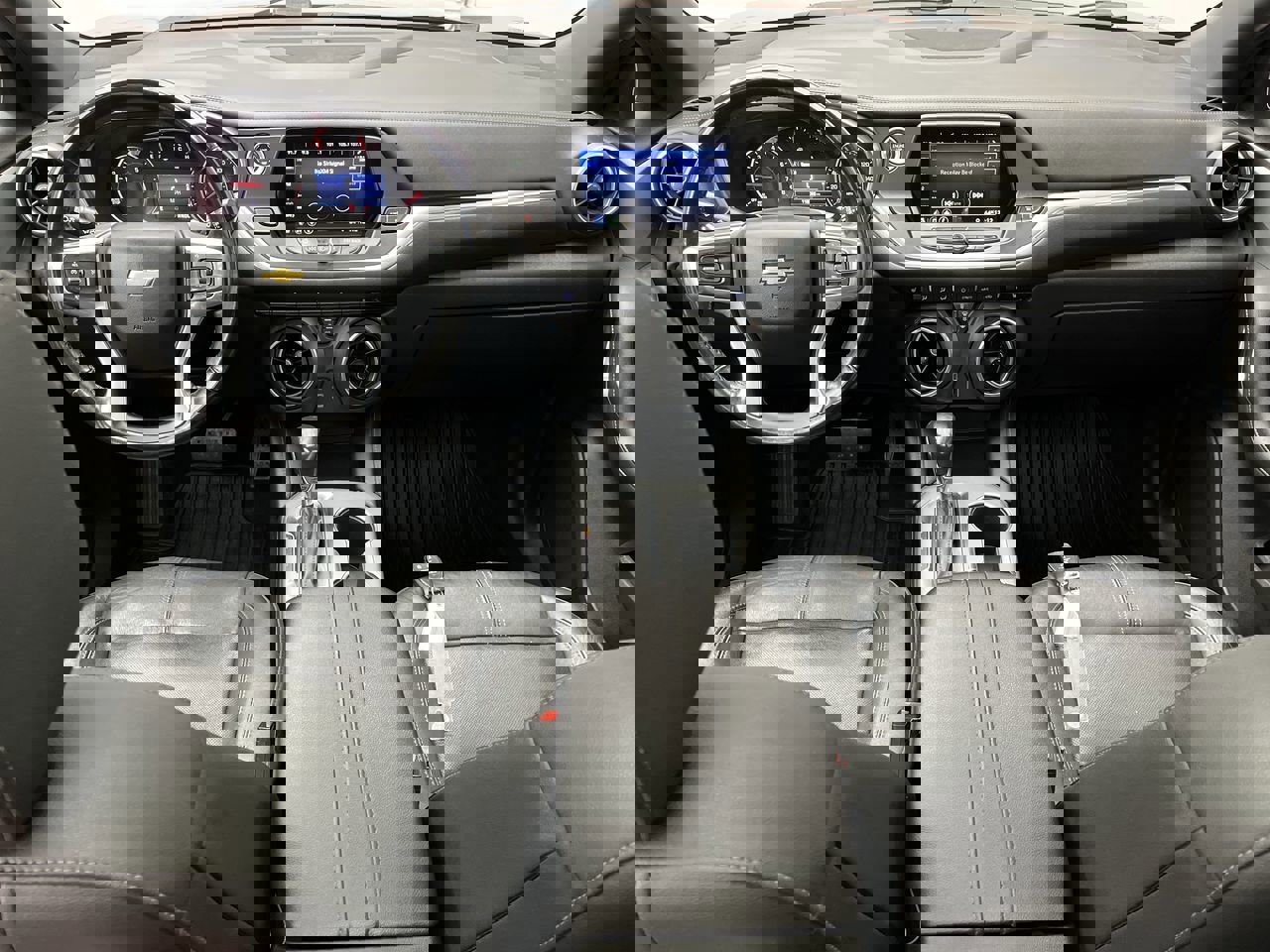 2019 Chevrolet Blazer 3LT photo 2