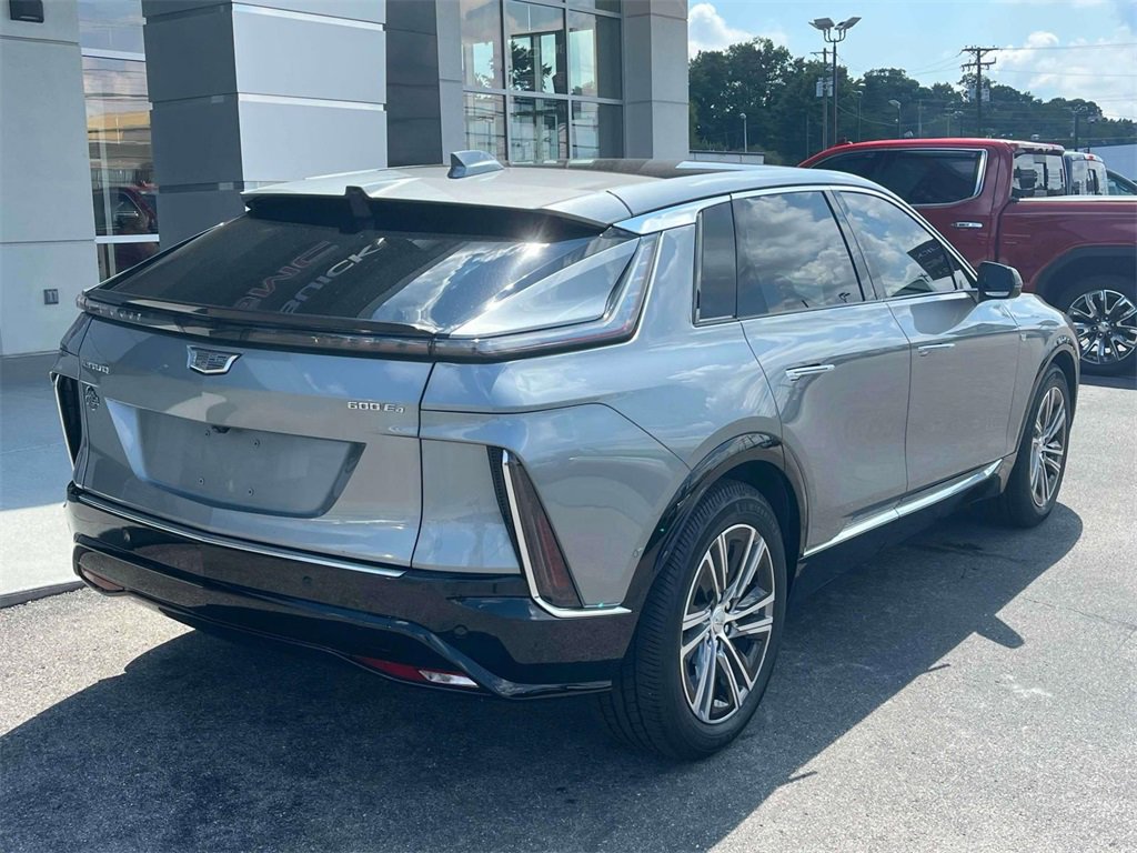 2024 Cadillac Lyriq Luxury photo 3