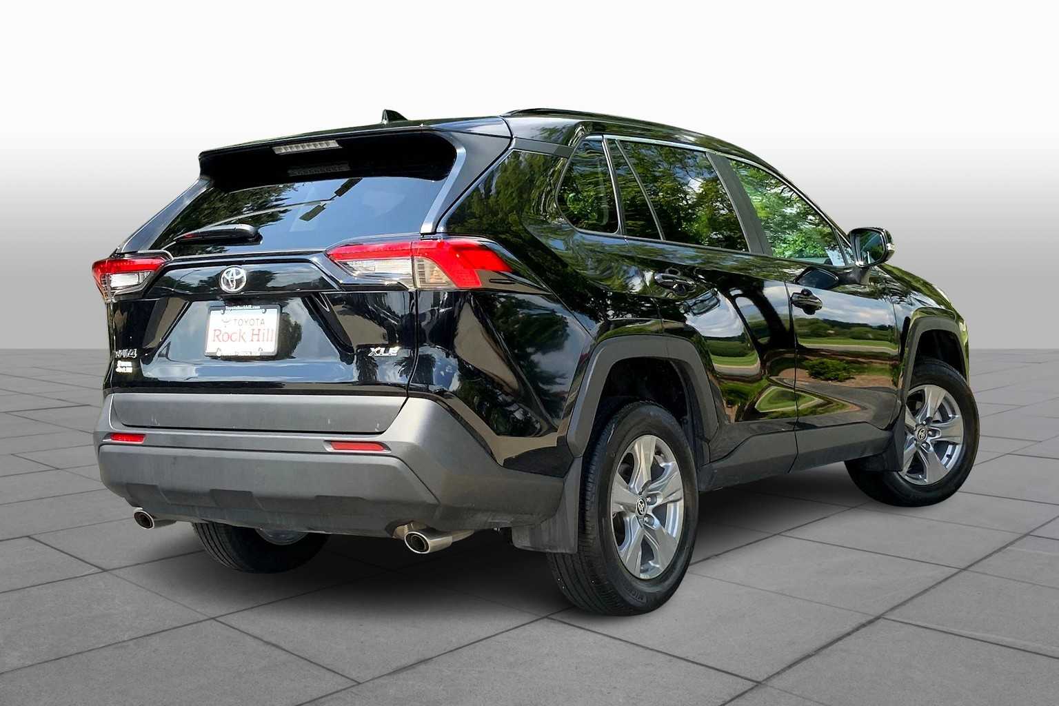 2024 Toyota RAV4 XLE photo 10