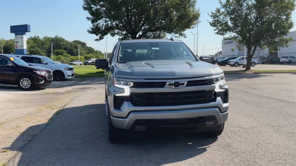 2025 Chevrolet Silverado 1500 RST photo 3