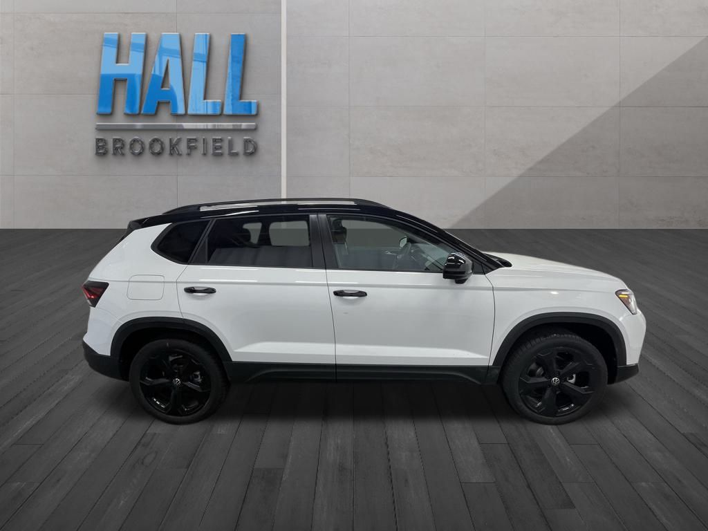 2025 Volkswagen Taos SE photo 6