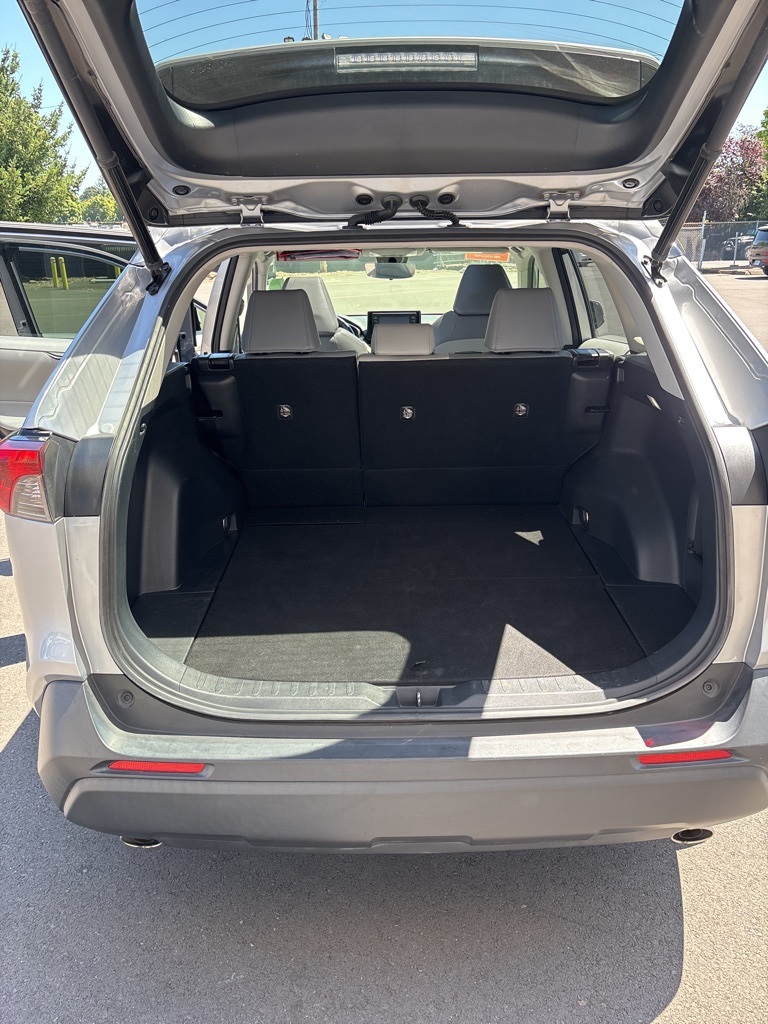 2022 Toyota RAV4 Hybrid XLE Premium photo 15