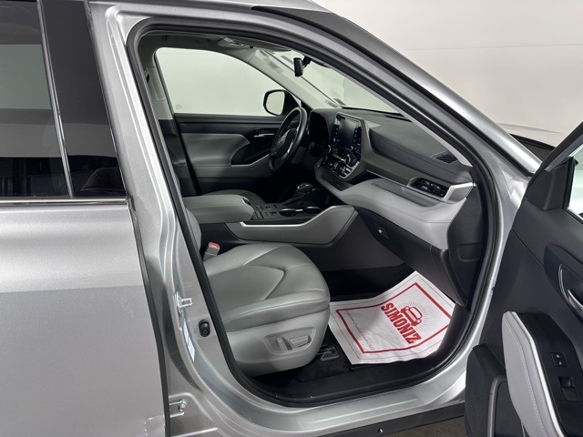2021 Toyota Highlander XLE photo 9