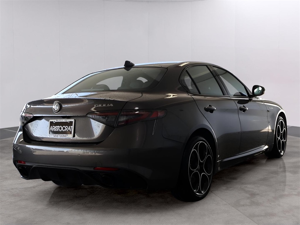 2025 Alfa Romeo Giulia Base photo 7