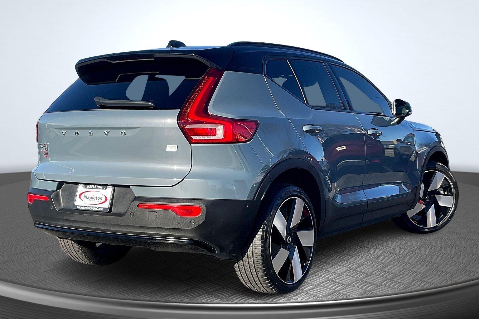 Used 2023 Volvo XC40 Plus with VIN YV4ED3UL3P2008606 for sale in Crystal Lake, IL