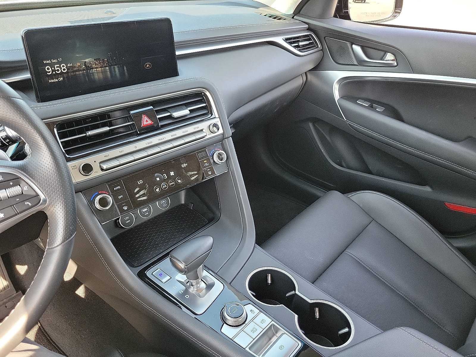 2025 Genesis G70 2.5T photo 13