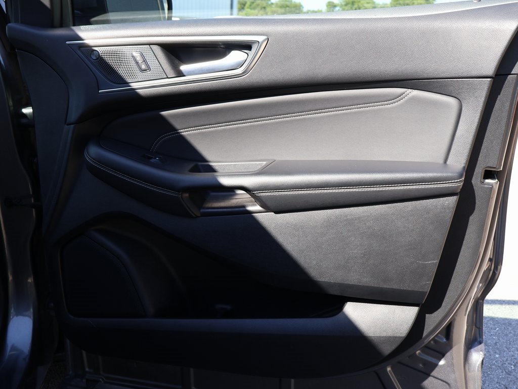 2024 Ford Edge Titanium photo 8