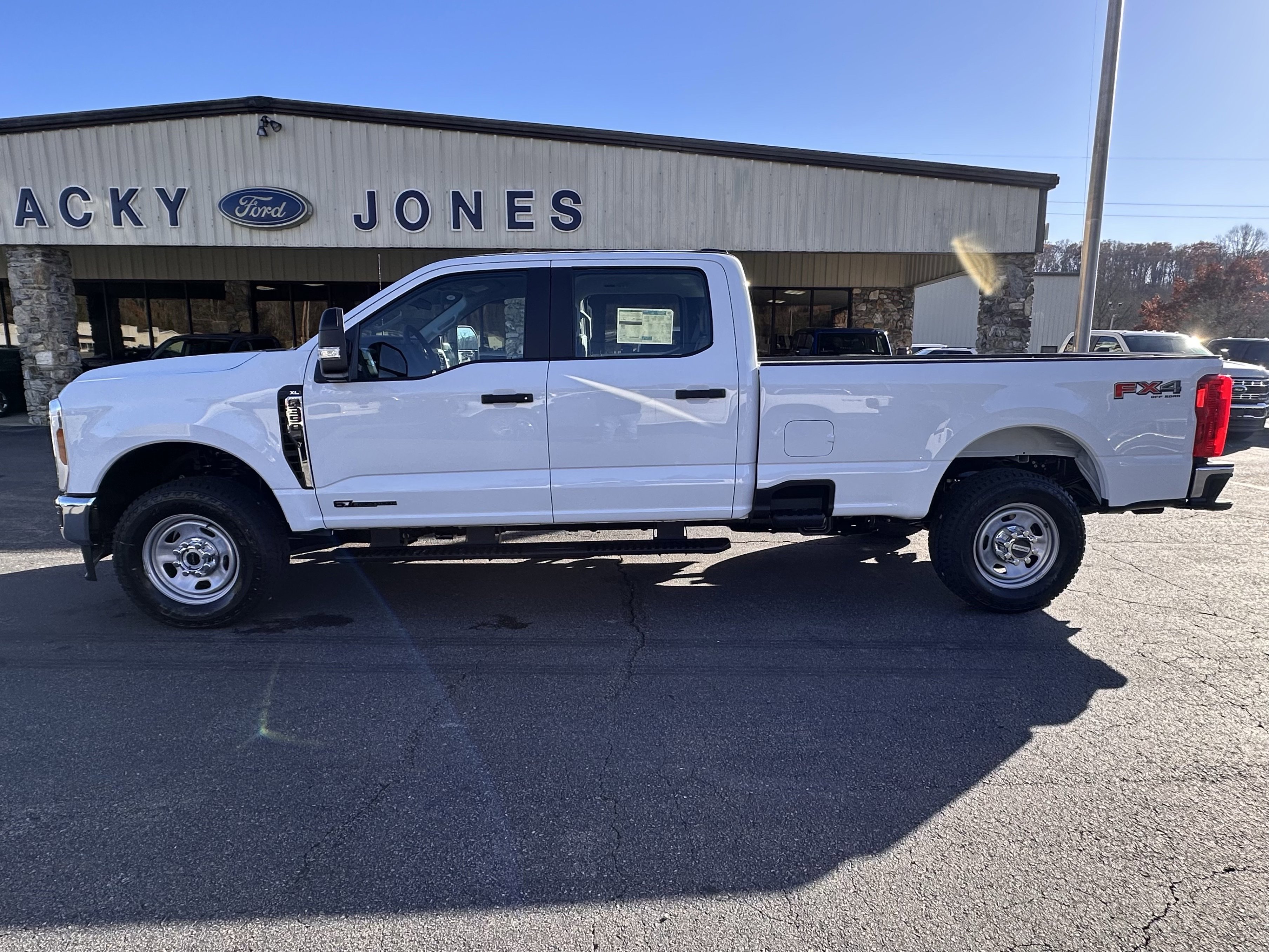 2026 Ford F-350 Super Duty XL's photo