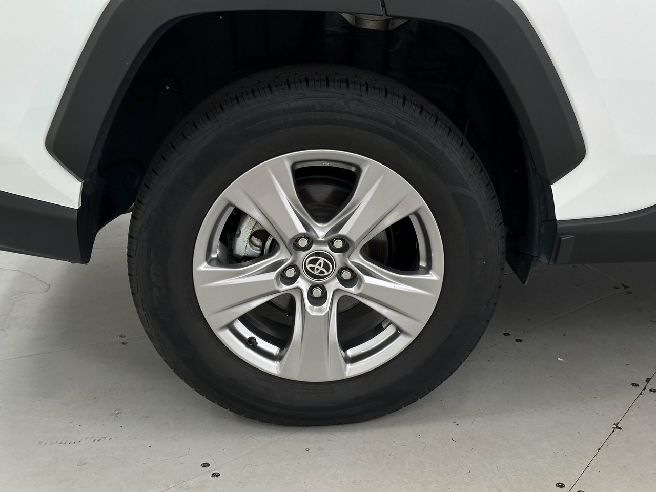 2023 Toyota RAV4 XLE photo 27