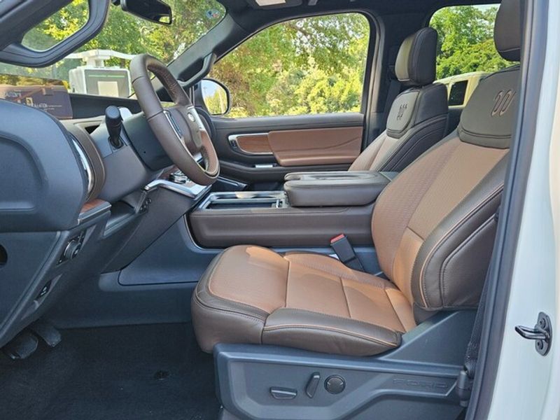 2025 Ford Expedition King Ranch photo 4