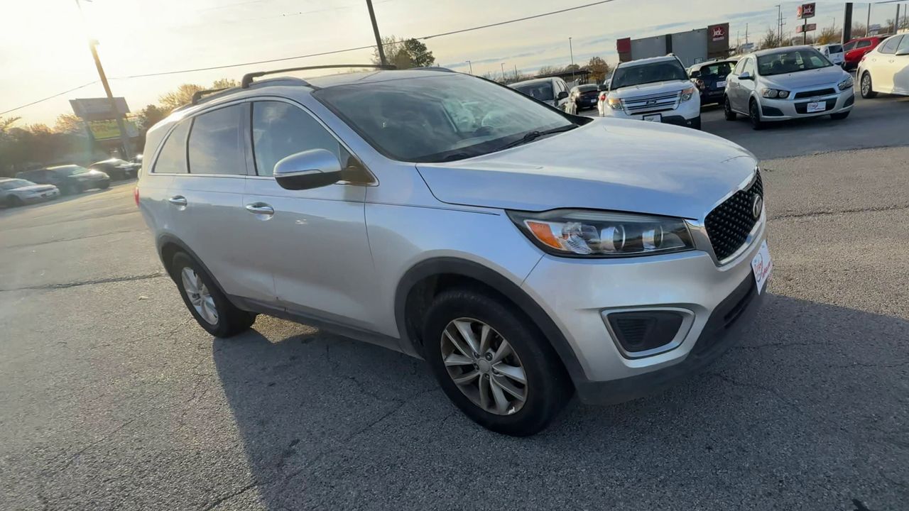 2017 Kia Sorento LX's photo
