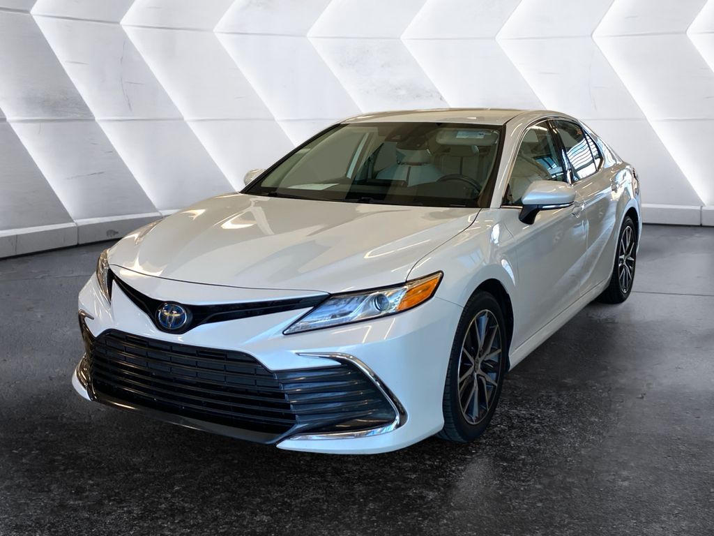 2022 Toyota Camry Hybrid XLE photo 3