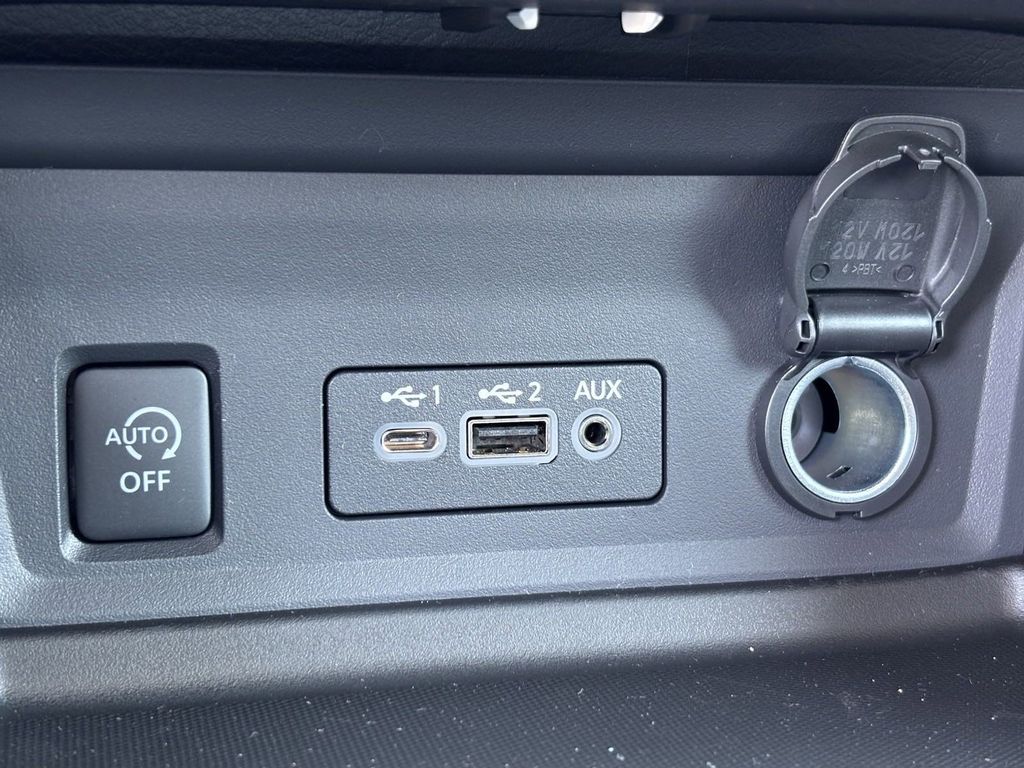 2025 Nissan Sentra SV photo 16