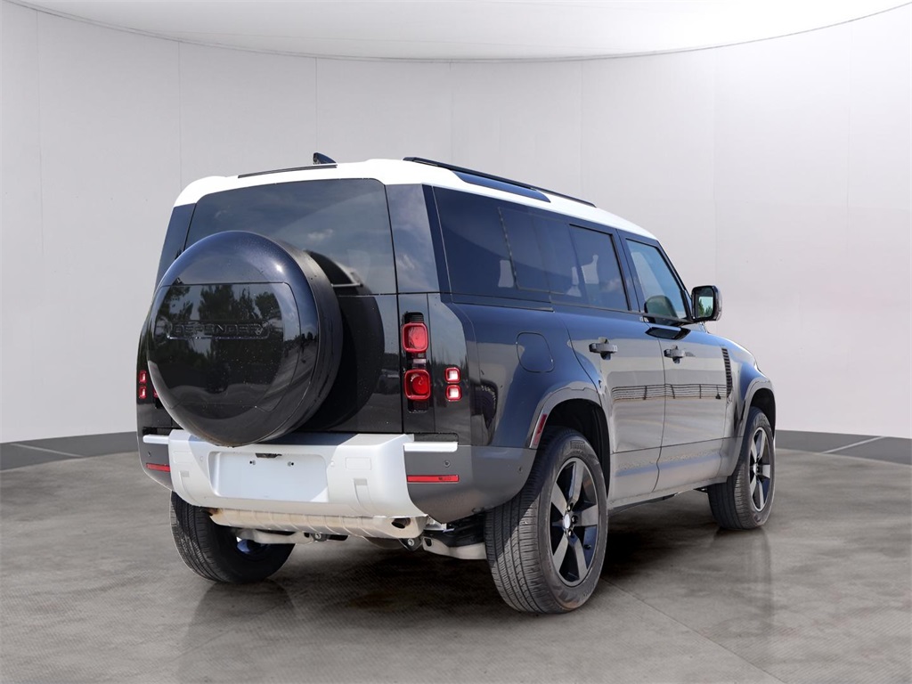 2025 Land Rover Defender 110 S photo 4