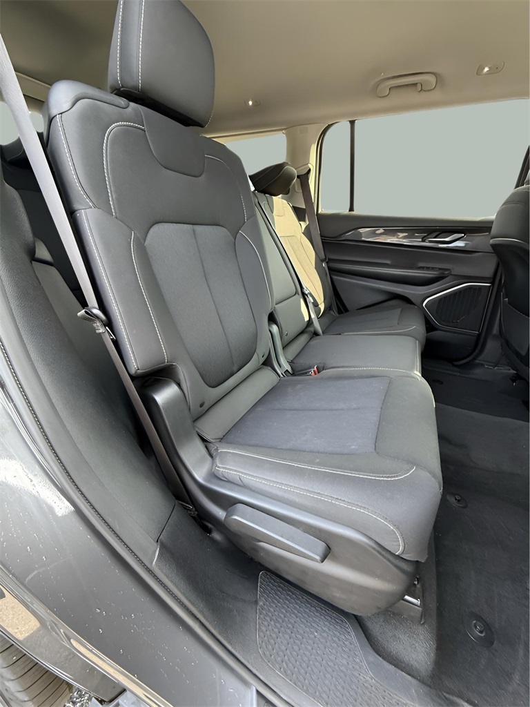 2021 Jeep Grand Cherokee Laredo photo 21