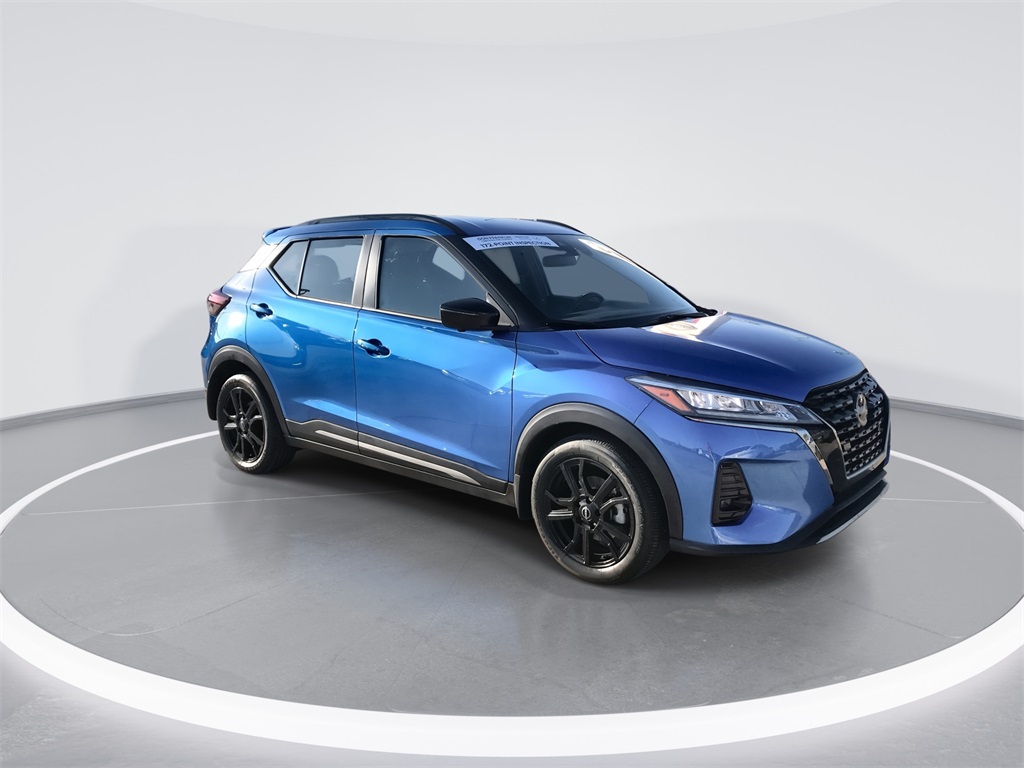 2024 Nissan Kicks SR photo 2