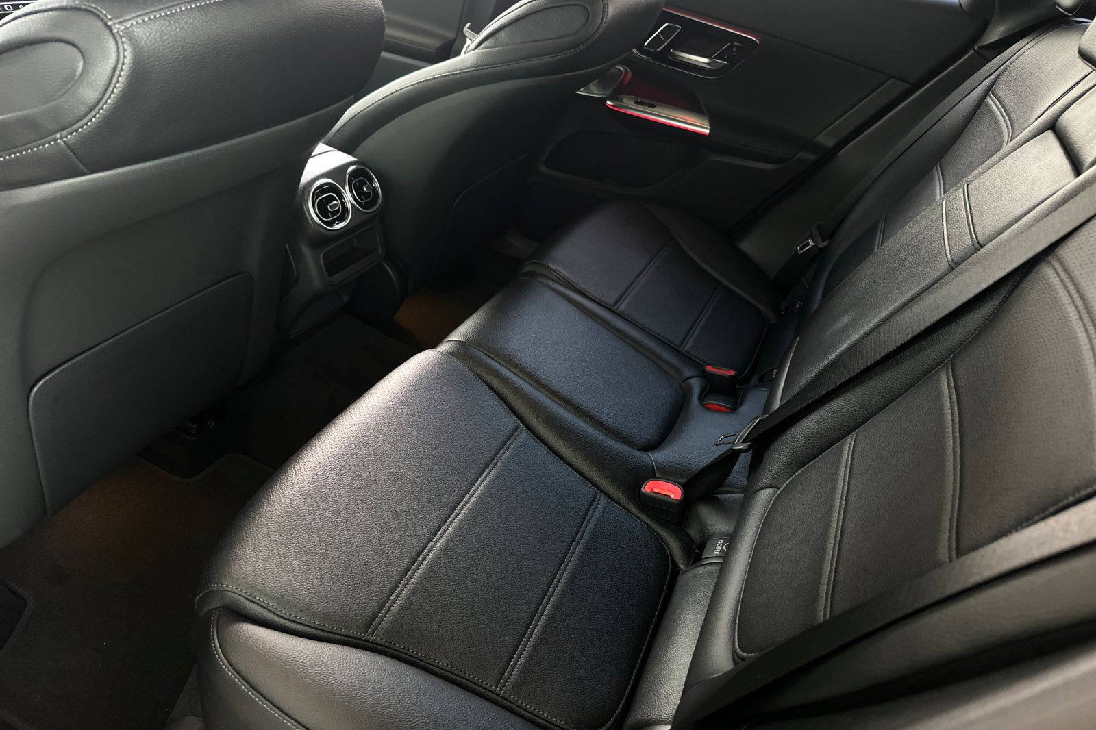 2026 Mercedes Benz GLC 300 photo 10