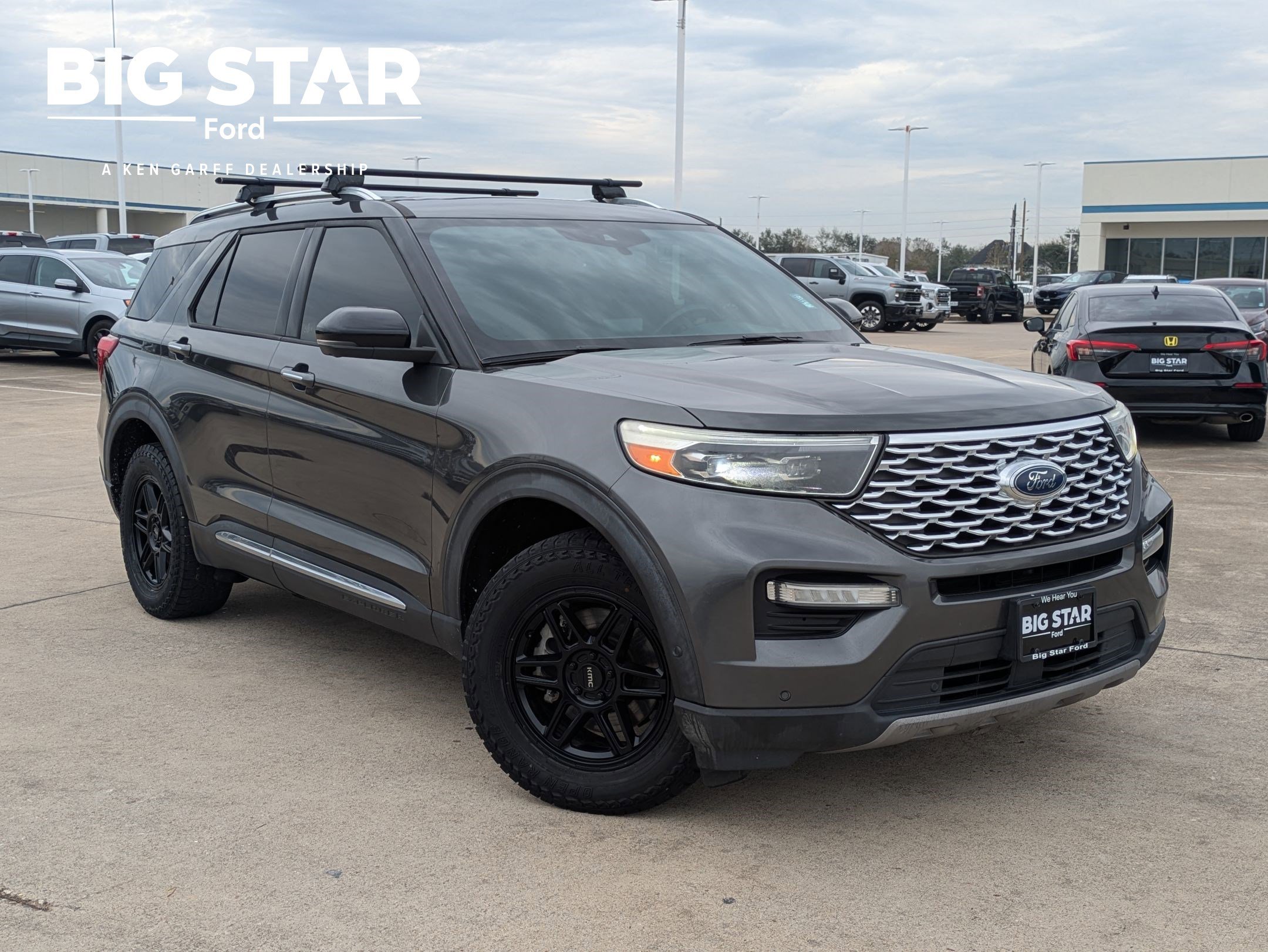2020 Ford Explorer Platinum's photo