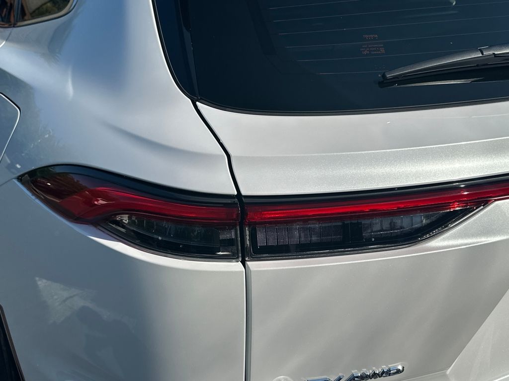 2025 Toyota Crown Signia Limited photo 10