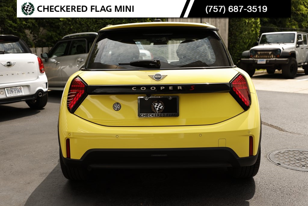 2025 Mini Cooper S Iconic photo 9