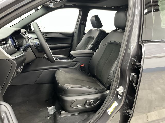 2025 Jeep Grand Cherokee Altitude X photo 3