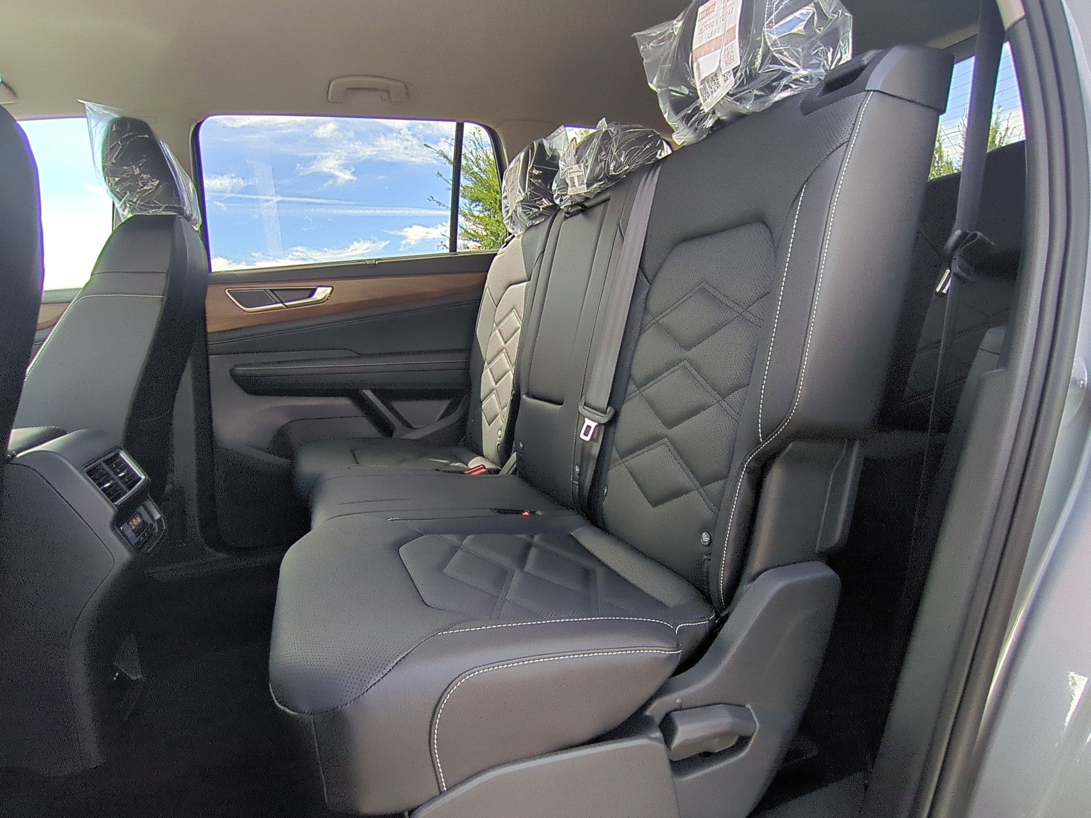 2025 Volkswagen Atlas SE Technology photo 15
