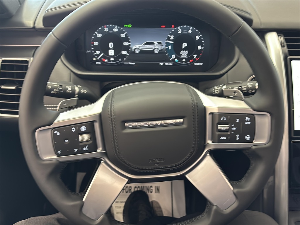 2025 Land Rover Discovery Metropolitan Edition photo 6