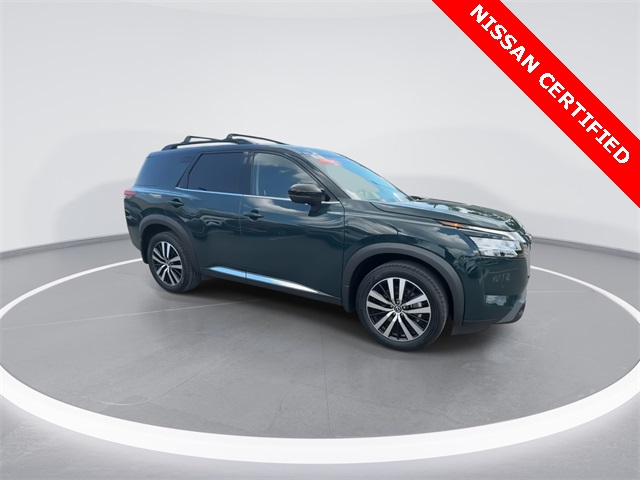 2023 Nissan Pathfinder Platinum photo 2