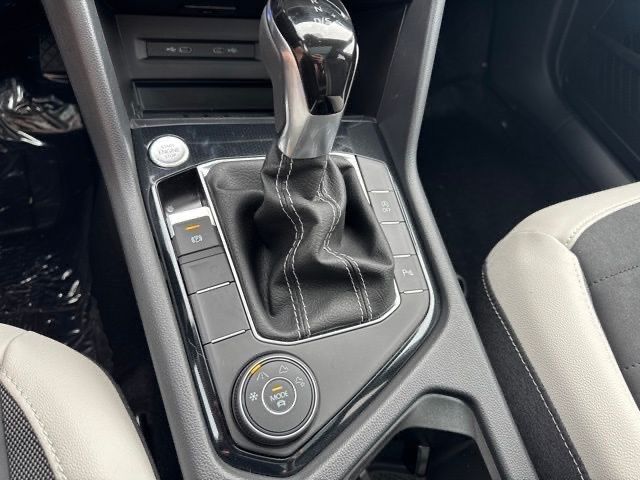 2025 Volkswagen Taos SE photo 17